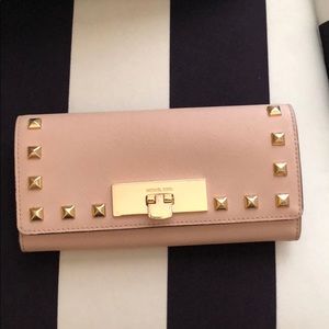 Michael Kors Wallet. Pink. Gold Hardware.